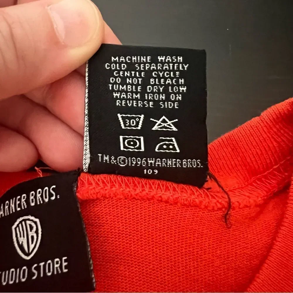 VTG 1996 Warner Bros Studio Store Embroidered Pocket Tee Size M Red T Shirt